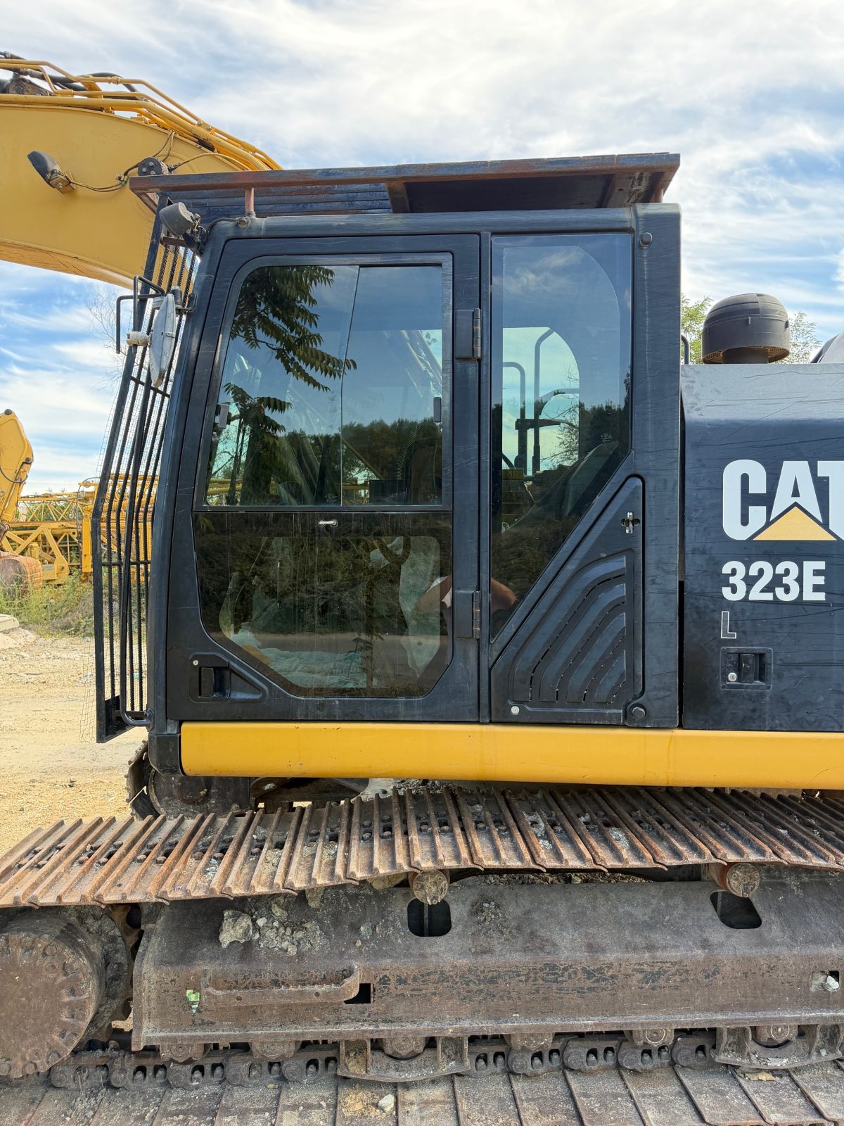 CAT 323E