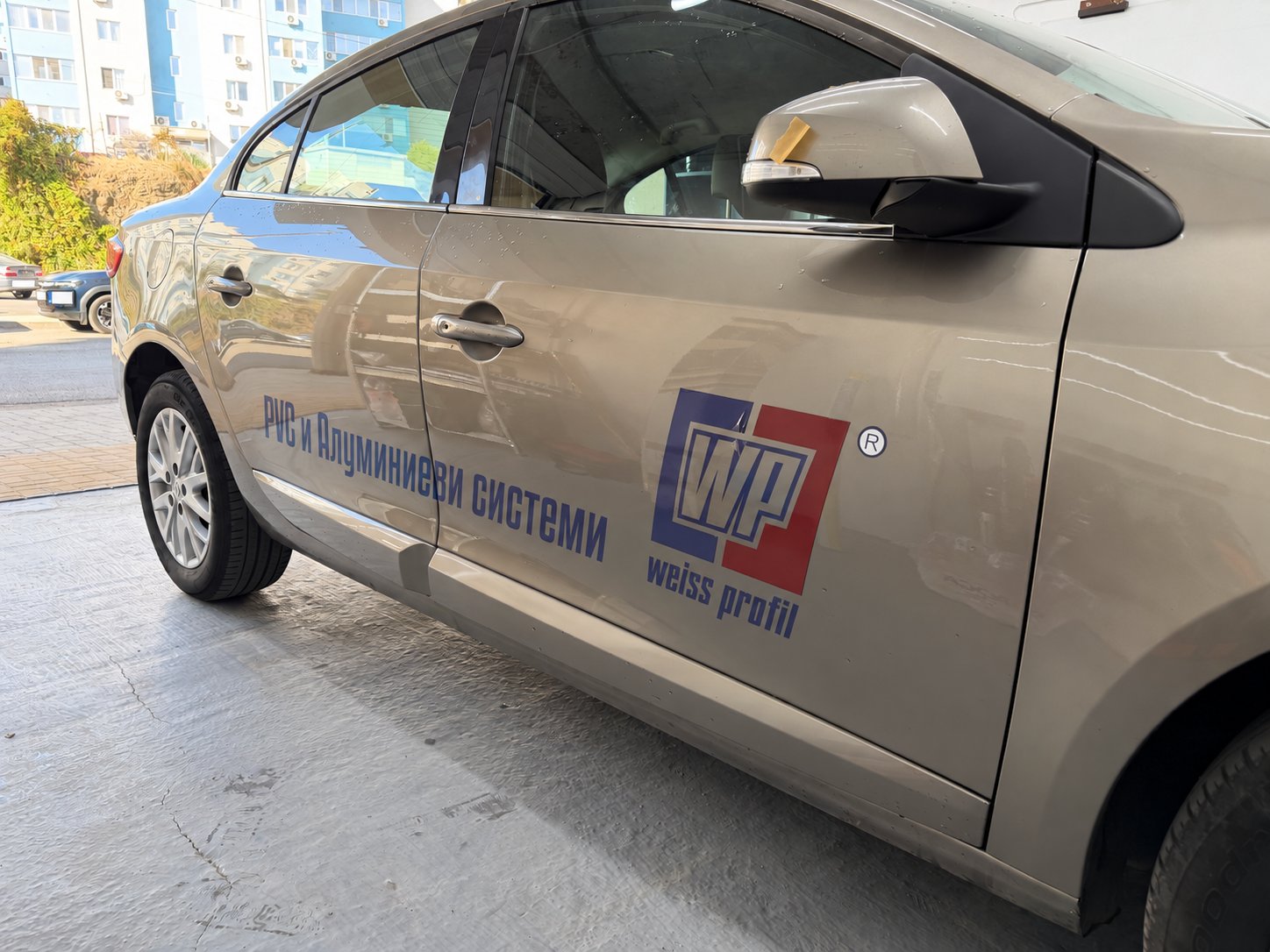 Фирмено брандиране на автомобил